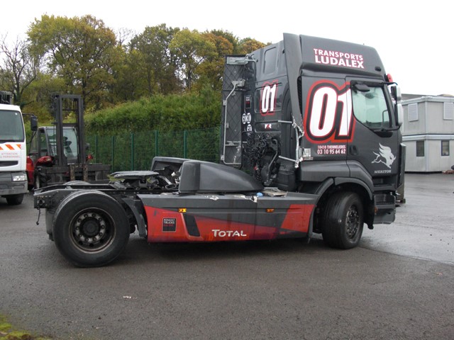 RENAULT PREMIUM 460 DXI 4x2 Gazoil Euro 5 accidenté