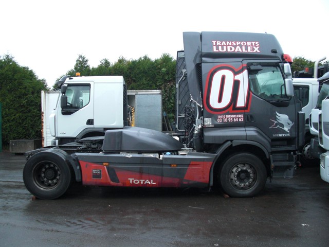 RENAULT PREMIUM 460 DXI 4x2 Gazoil Euro 5 accidenté